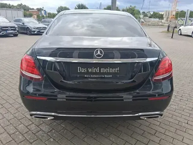 Gebraucht Mercedes E200 Exclusive 184 PS (135 kW) 2017 Obsidianschwarz  metalliclack (metallic) Limousine
