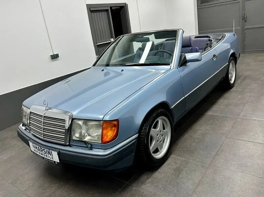 Gebraucht Mercedes E320 220 PS (161 kW) 1992 Blau Cabrio