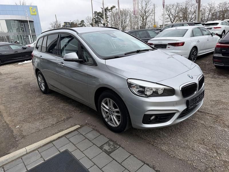 Silber Gebraucht 2018 BMW 218 Gran Tourer Van / Kleinbus | 10.499 € (Superpreis) - Bild 1/4