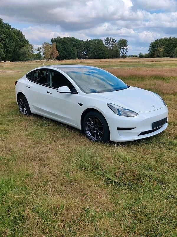 Gebraucht Tesla Model 3 239 kW (325 PS) 2021 Weiß Limousine