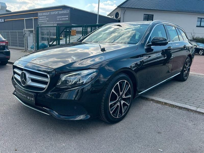 Gebraucht Mercedes E220 194 PS (142 kW) 2018 Schwarz Limousine