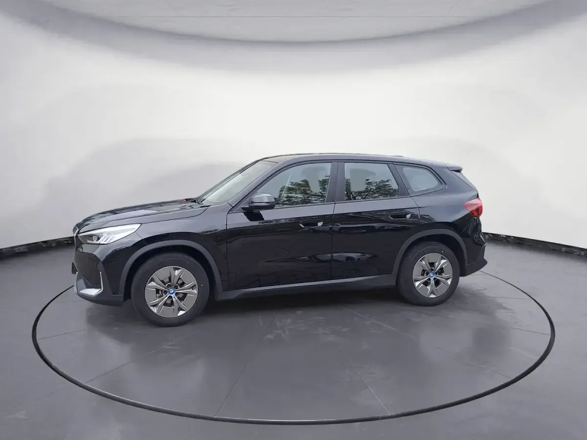 Używany BMW iX1 Performance 150 kW (204 KM) 2024 Czarny SUV