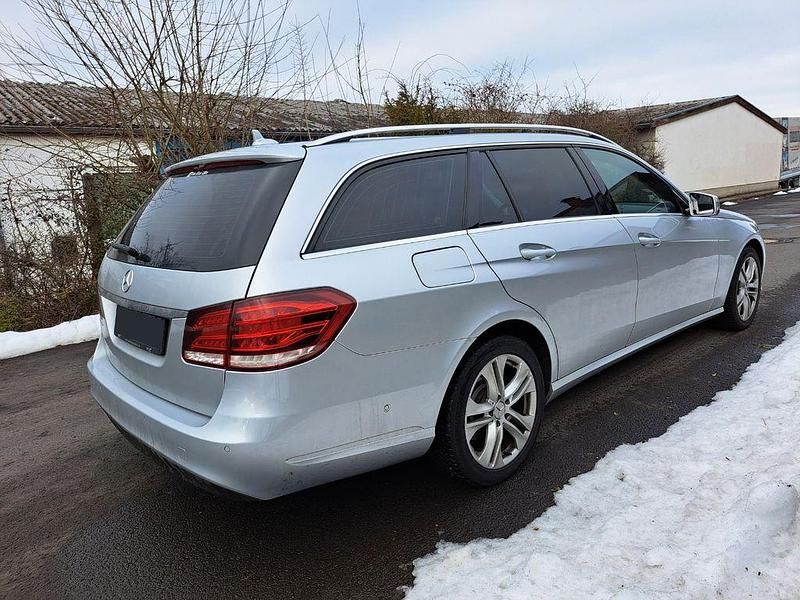 Gebraucht Mercedes E200 Elegance 184 PS (135 kW) 2014 Silber Limousine