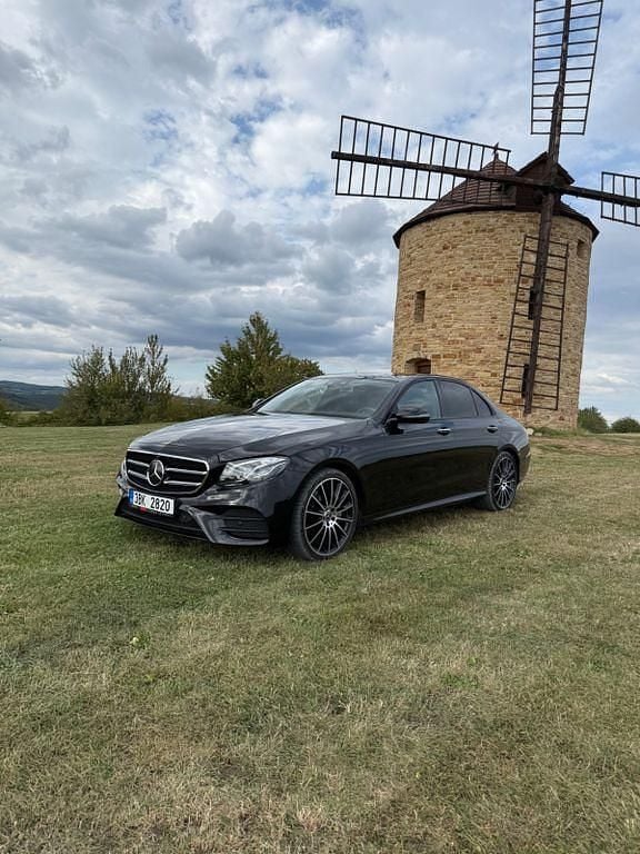 Schwarz Gebraucht 2020 Mercedes E400 Limousine | 38.000 € (Fairer Preis) - Bild 1/4