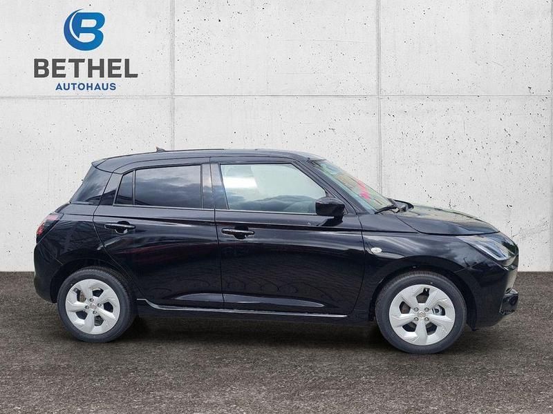 Neu Suzuki Swift Comfort 83 PS (61 kW) 2025 Super black pearl metallic Kleinwagen