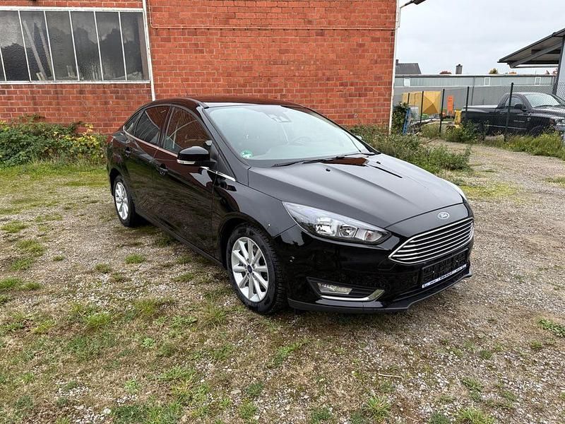 Schwarz Gebraucht 2016 Ford Focus Titanium Limousine | 8.200 € (Superpreis) - Bild 1/4
