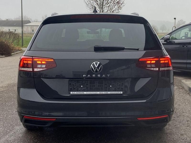Gebraucht VW Passat 122 PS (89 kW) 2021 Grau Kombi