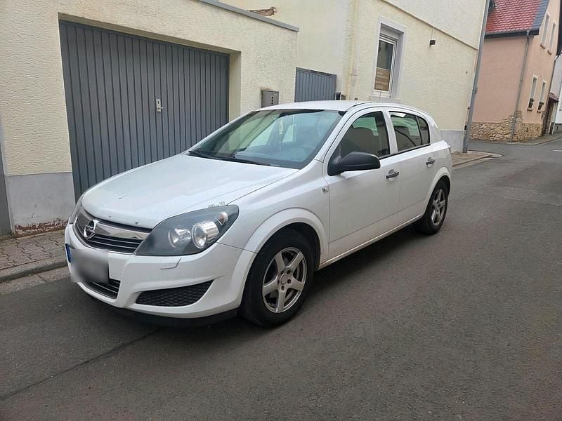 Second-hand Opel Astra 115 CP (84 kW) 2009 Alb Berlinǎ
