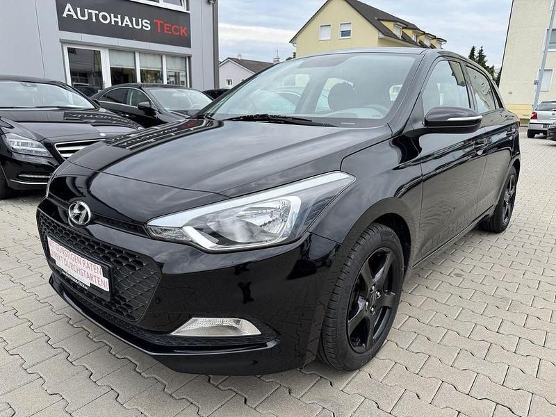 Schwarz Gebraucht 2017 Hyundai i20 Limousine | 7.500 € (Fairer Preis) - Bild 1/4