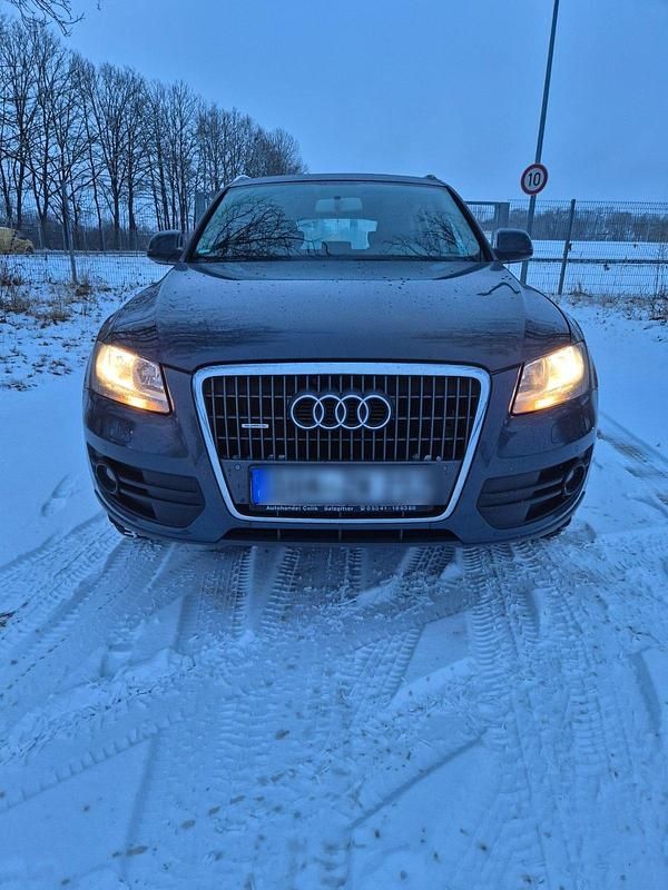 Grau Gebraucht 2009 Audi Q5 SUV | 8.500 € (Fairer Preis) - Bild 1/4