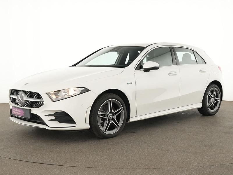 Polarweiss Gebraucht 2021 Mercedes A250 AMG line Limousine | 25.875 € (Guter Preis) - Bild 1/4