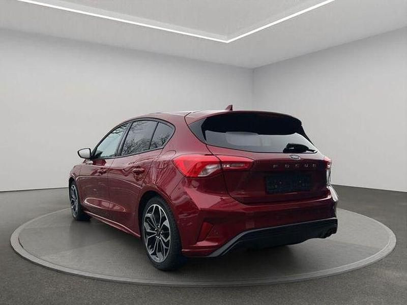 Gebraucht Ford Focus ST-Line 150 PS (110 kW) 2021 Rubyrotmet. Limousine