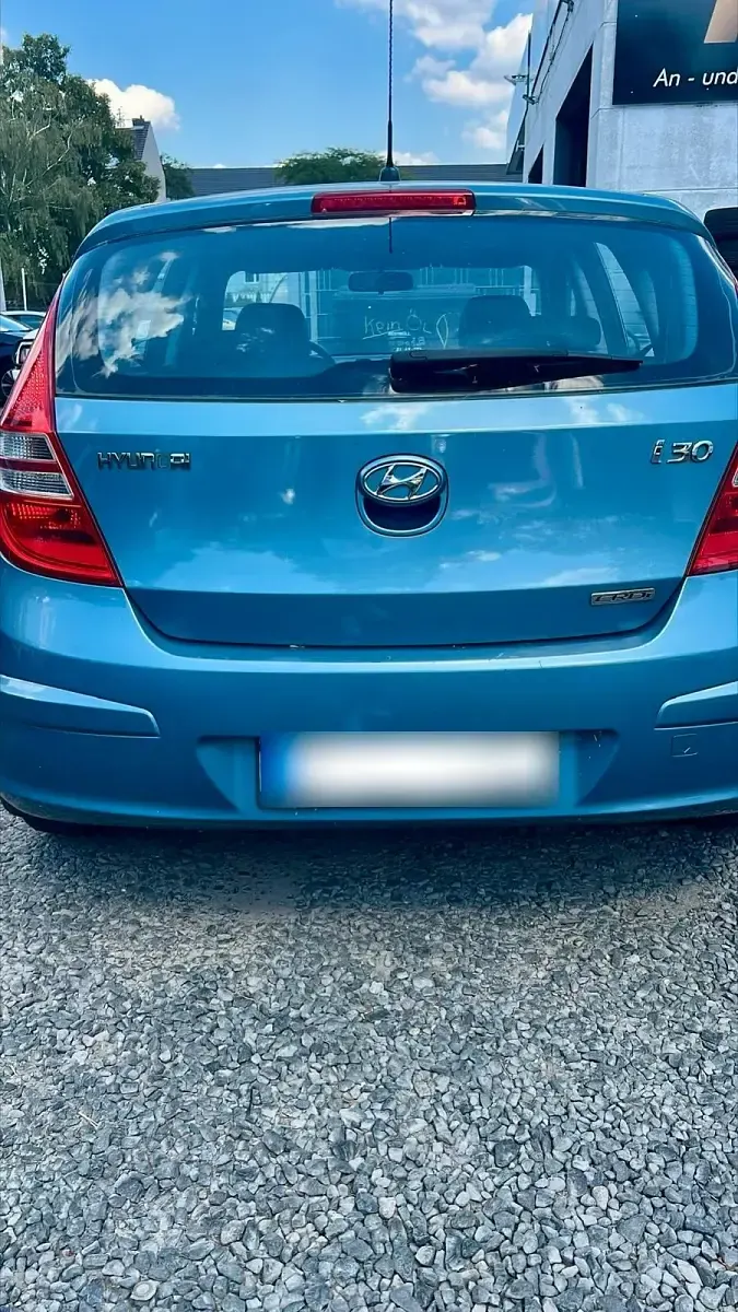 Gebraucht Hyundai i30 90 PS (66 kW) 2009 Blau Kleinwagen