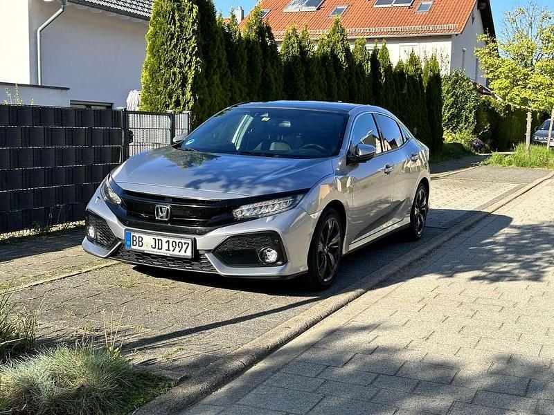Grau Gebraucht 2018 Honda Civic Executive Limousine | 13.000 € (Superpreis) - Bild 1/4