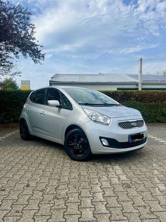 Silber Gebraucht 2011 Kia Venga Spirit Kleinwagen | 3.899 € (Fairer Preis) - Bild 1/4