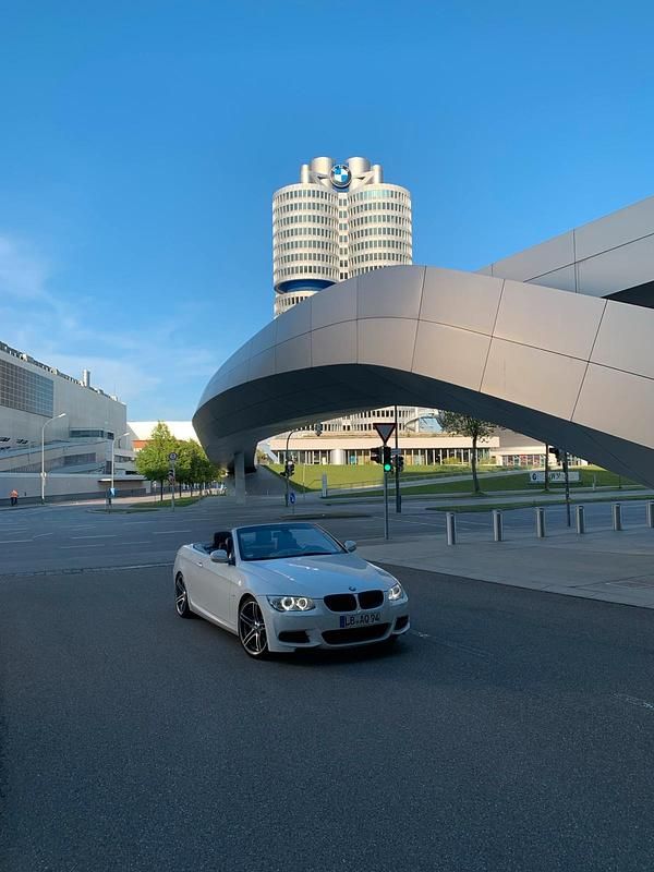 Weiß Gebraucht 2011 BMW 335 Cabriolet M Performance Cabrio | 21.000 € (Fairer Preis) - Bild 1/4