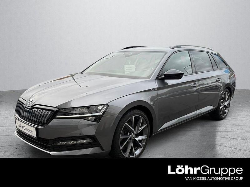 Graphitegrau metallic Gebraucht 2022 Skoda Superb SportLine Kombi | 27.980 € (Fairer Preis) - Bild 1/4