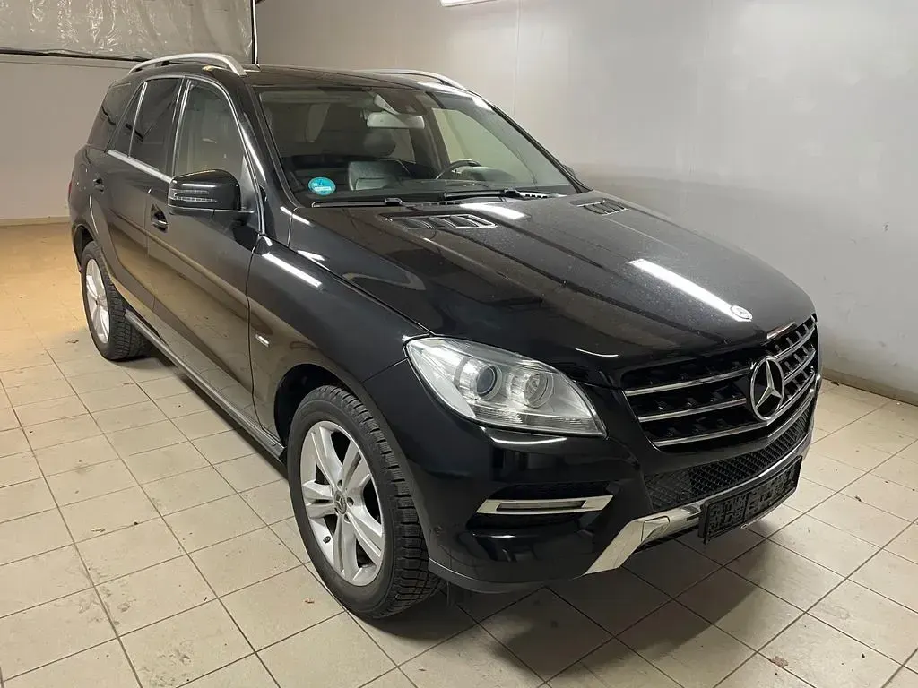 Gebraucht Mercedes ML250 204 PS (150 kW) 2011 Schwarz SUV