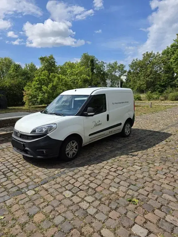 Gebraucht Fiat Doblò 95 PS (69 kW) 2018 Weiß Van / Kleinbus