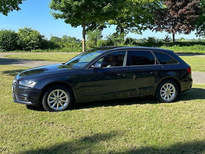 Blau Gebraucht 2014 Audi A4 Attraction Kombi | 15.499 € (Fairer Preis) - Bild 1/4