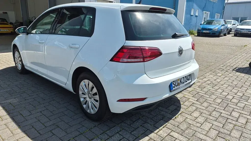 Gebraucht VW Golf VII Trendline 116 PS (85 kW) 2018 Weiß Limousine