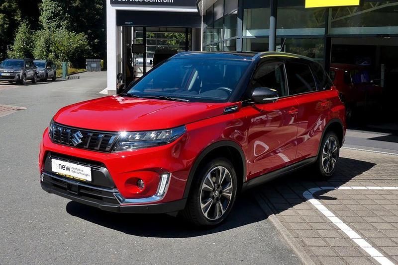 Rot Gebraucht 2022 Suzuki Vitara Comfort+ SUV | 22.420 € (Etwas zu teuer) - Bild 1/4
