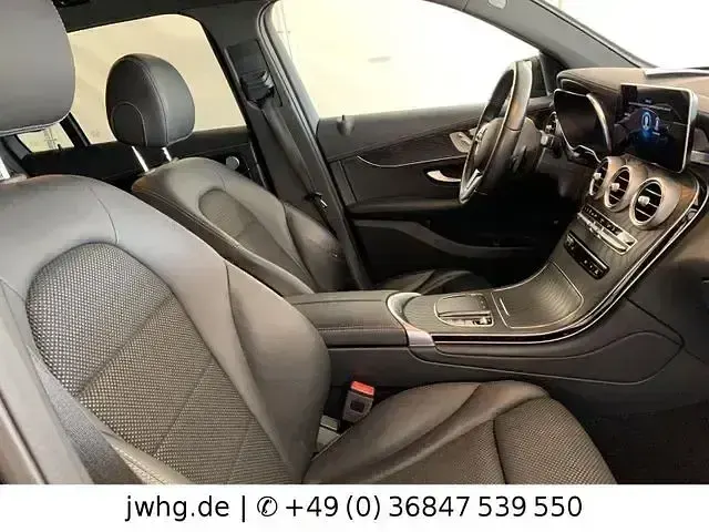 Gebraucht Mercedes GLC300de AMG line 306 PS (225 kW) 2021 Schwarz Limousine