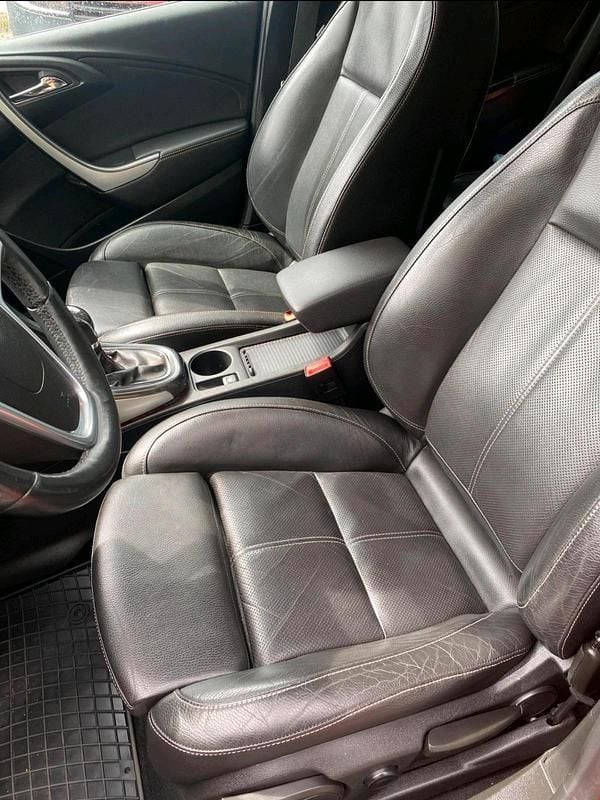 Gebraucht Opel Astra 165 PS (121 kW) 2012 Rot Kleinwagen