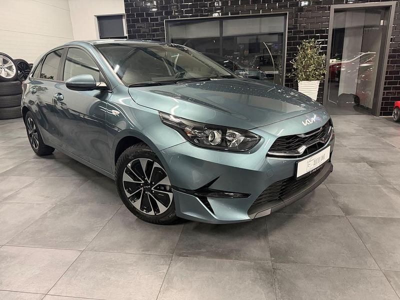 Gebraucht Kia Ceed 140 PS (102 kW) 2024 Grau Kleinwagen