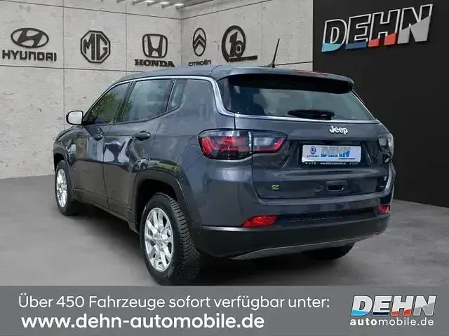 Usado Jeep Compass Altitude 131 HP (96 kW) 2024 Cinzento SUV