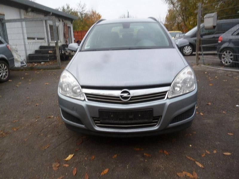 Gebraucht Opel Astra Edition 116 PS (85 kW) 2009 Silber Kombi