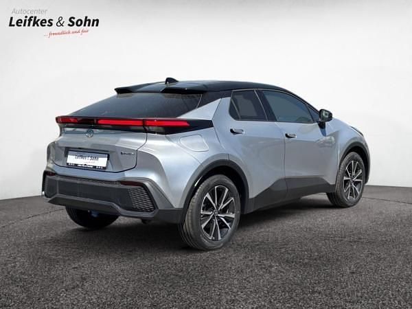 Neu Toyota C-HR 152 PS (111 kW) 2025 Silber (silver metallic (1l0)/ black (202)) SUV