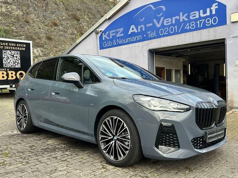 Grau Gebraucht 2022 BMW 223 Active Tourer M Sport Van / Kleinbus | 30.800 € (Superpreis) - Bild 1/4