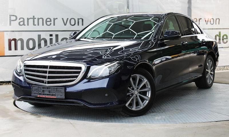 Gebraucht Mercedes E220 194 PS (142 kW) 2016 Blau Limousine