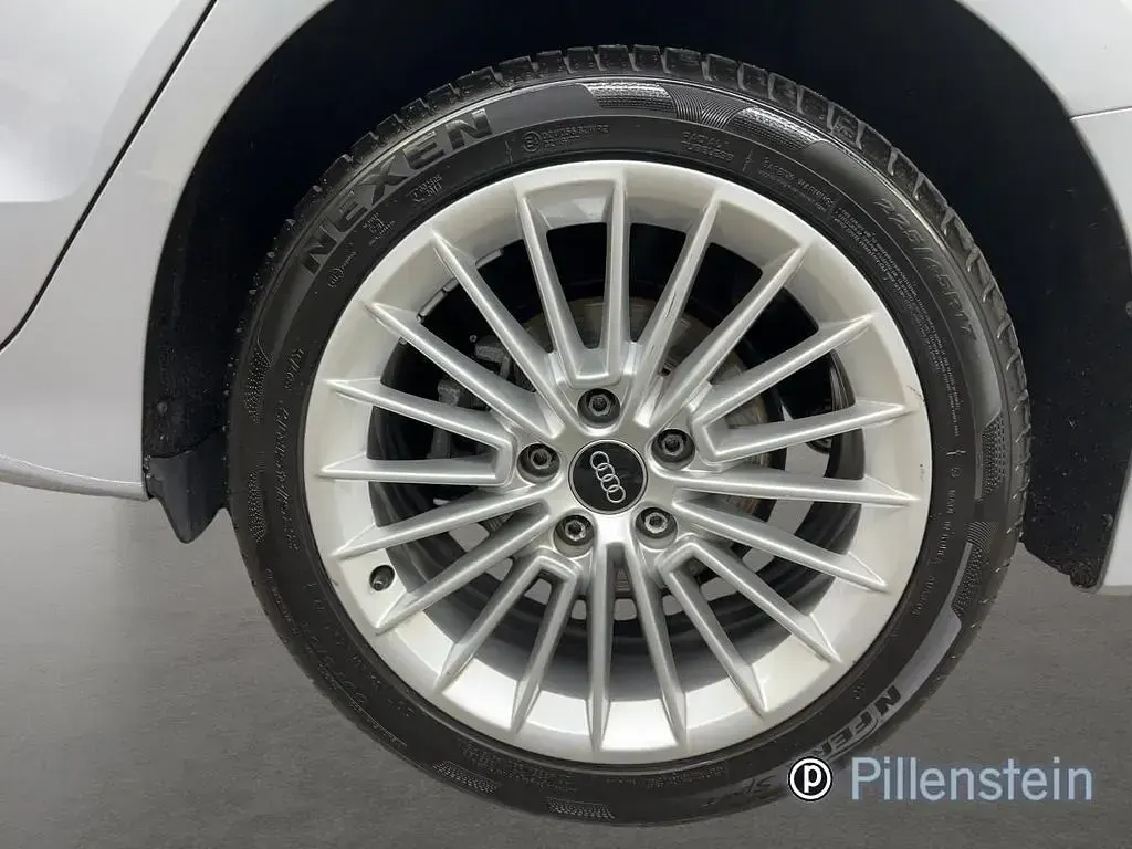 Używany Audi A3 Advanced 150 KM (110 kW) 2022 Srebrny Sedan/Limuzyna