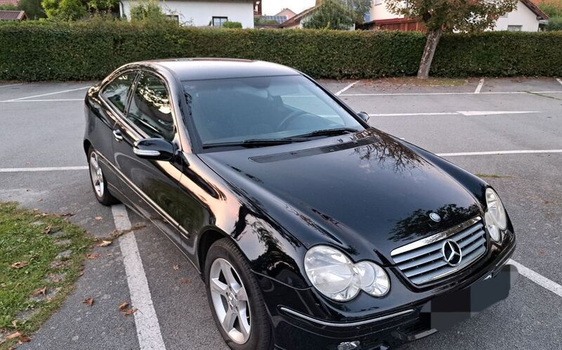 Schwarz Gebraucht 2004 Mercedes CLC180 Kleinwagen | 3.290 € - Bild 1/4