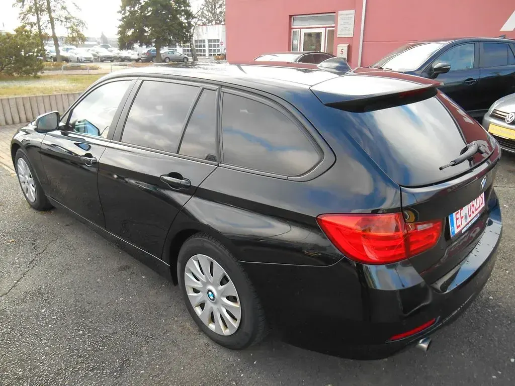 Gebraucht BMW 318 Efficient Dynamics 143 PS (105 kW) 2015 Schwarz ii Kombi