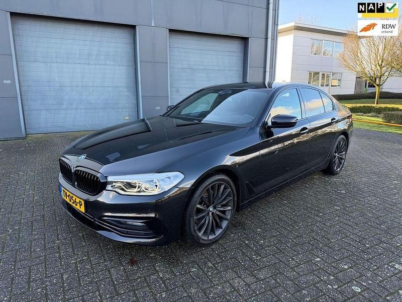 Schwarz Gebraucht 2018 BMW 520 Limousine | 19.599 € (Superpreis) - Bild 1/4