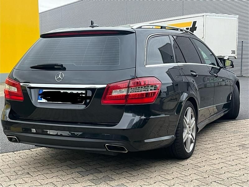 Gebraucht Mercedes E220 AMG 170 PS (125 kW) 2010 Schwarz Kombi