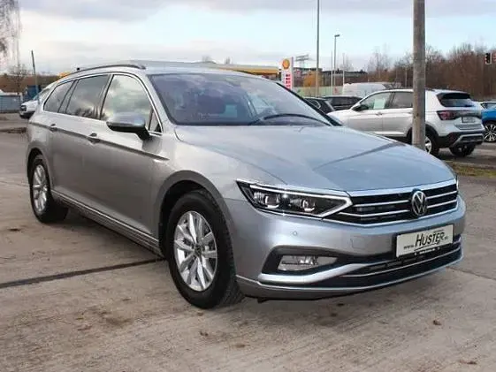 Gebraucht VW Passat Business 150 PS (110 kW) 2021 Pyritsilber metallic 7067 (metallic) Kombi