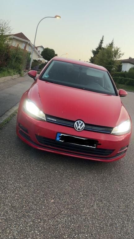 Rot Gebraucht 2014 VW Golf VII Trendline Limousine | 7.800 € (Fairer Preis) - Bild 1/4