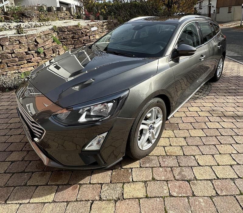 Grau Gebraucht 2020 Ford Focus Cool & Connect Kombi | 17.900 € (Etwas zu teuer) - Bild 1/4