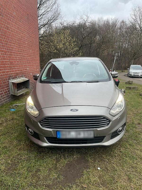 Gebraucht Ford Focus 208 PS (152 kW) 2018 Beige Limousine
