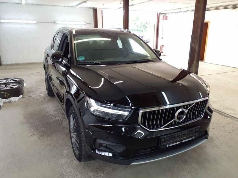 Schwarz Gebraucht 2021 Volvo XC40 Inscription SUV | 26.500 € (Superpreis) - Bild 1/4