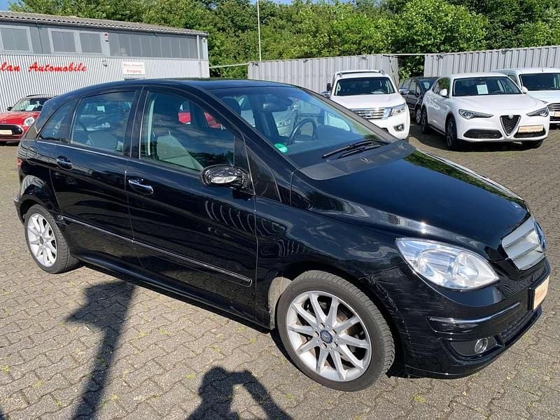 Kosmosschwarz metalliclack Gebraucht 2008 Mercedes B150 Sport Van / Kleinbus | 3.200 € (Guter Preis) - Bild 1/4