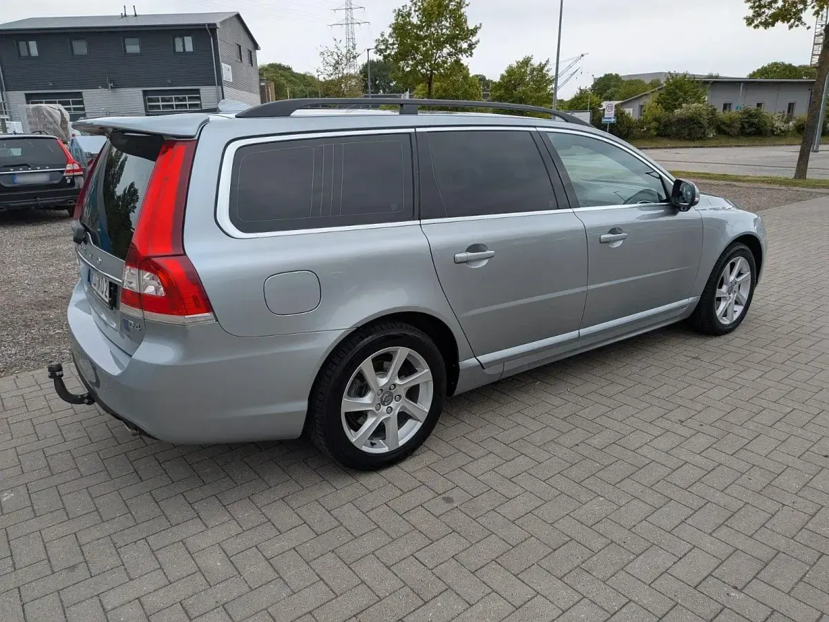 Gebraucht Volvo V70 181 PS (133 kW) 2014 Silber Kombi