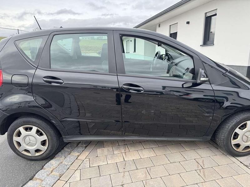 Gebraucht Mercedes A180 114 PS (83 kW) 2011 Schwarz Limousine