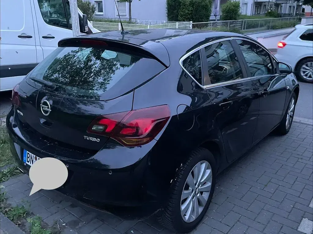 Gebraucht Opel Astra Cosmo 140 PS (102 kW) 2010 Schwarz Limousine