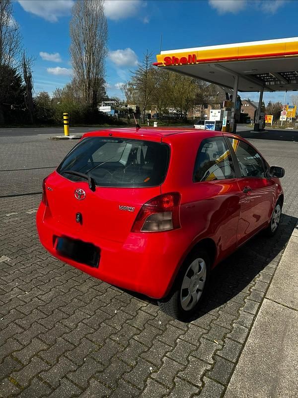 Gebraucht Toyota Yaris 69 PS (50 kW) 2008 Rot Kleinwagen