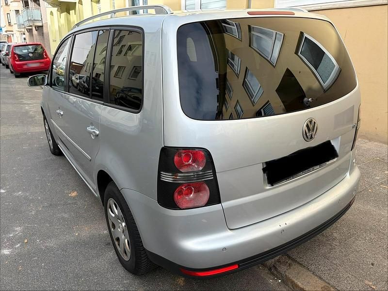 Gebraucht VW Touran 140 PS (102 kW) 2007 Silber Van / Kleinbus
